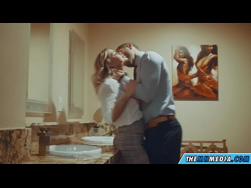 ❤️ وقتی یک بلوند بی تنه شما را در یک دستشویی عمومی اغوا می کند ️ فوق پورن در پورنو fa.xxxpornolive.ru ❌️